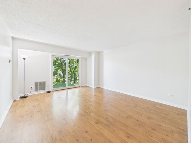 9514 W LAWRENCE Avenue 2406, Schiller Park, IL 60176