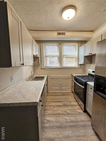 1712 Yale Avenue A, Richmond Heights, MO 63117