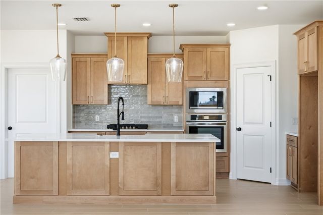 1804 Spoonbill Dr, Portland, TX 78374