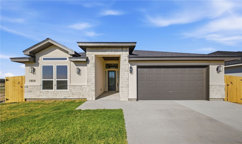 1804 Spoonbill Dr, Portland, TX 78374