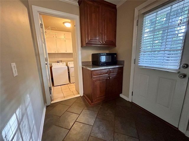 995 Melody Lane, Roswell, GA 30075
