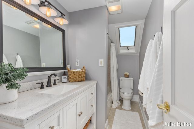 40 S Monroe Street Ne, Rockford City, MI 49341