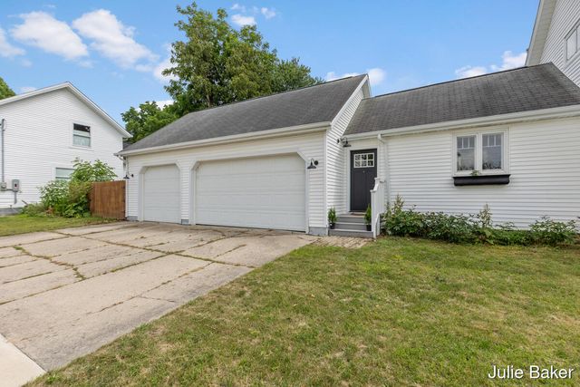40 S Monroe Street Ne, Rockford City, MI 49341