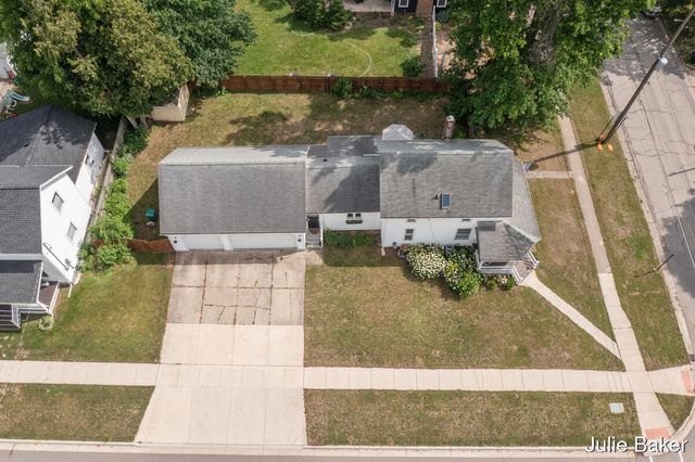 40 S Monroe Street Ne, Rockford City, MI 49341
