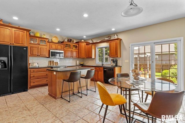 2010 STONEHAVEN Drive, Chatham, IL 62629