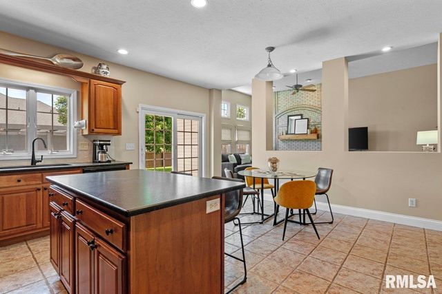 2010 STONEHAVEN Drive, Chatham, IL 62629