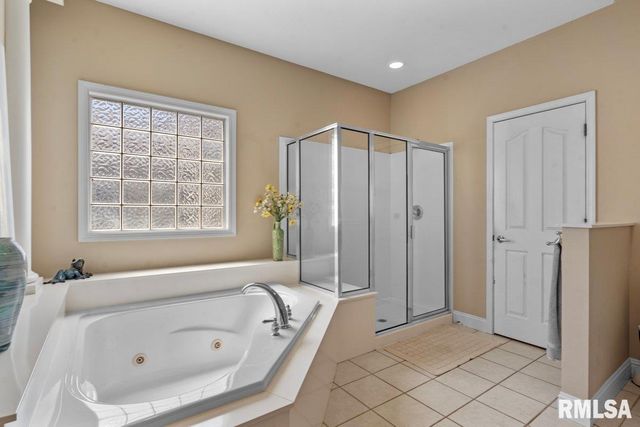 2010 STONEHAVEN Drive, Chatham, IL 62629