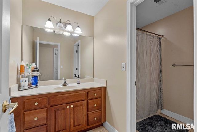 2010 STONEHAVEN Drive, Chatham, IL 62629