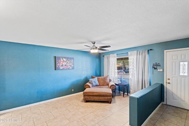 2214 W KEIM Drive, Phoenix, AZ 85015