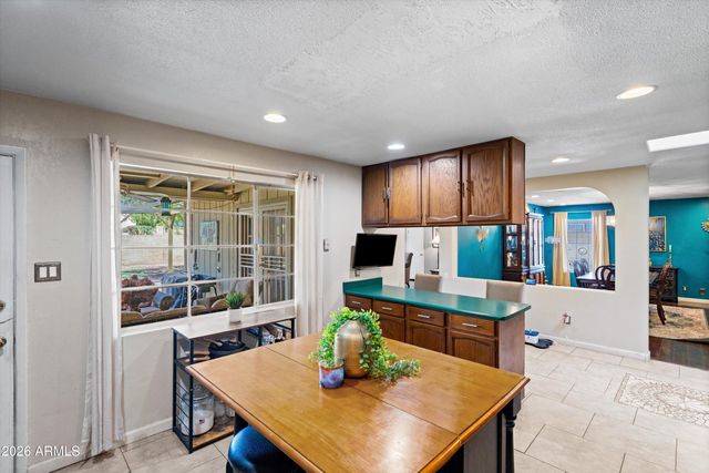 2214 W KEIM Drive, Phoenix, AZ 85015