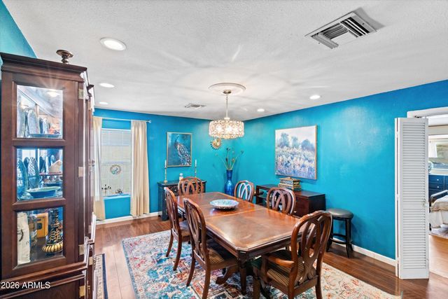 2214 W KEIM Drive, Phoenix, AZ 85015