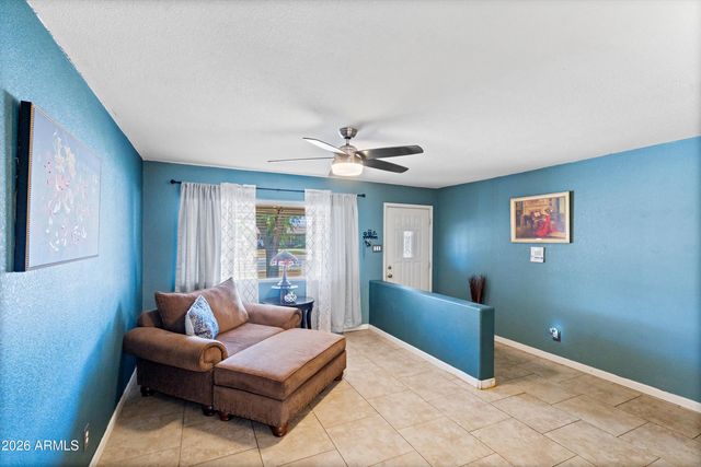 2214 W KEIM Drive, Phoenix, AZ 85015