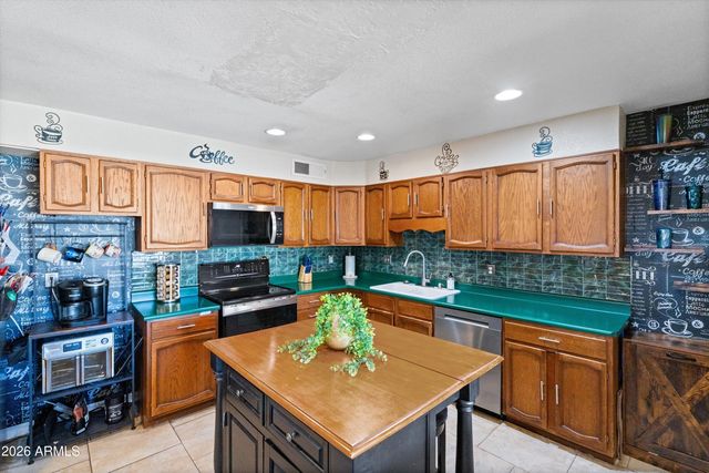 2214 W KEIM Drive, Phoenix, AZ 85015