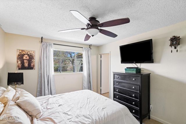 2214 W KEIM Drive, Phoenix, AZ 85015