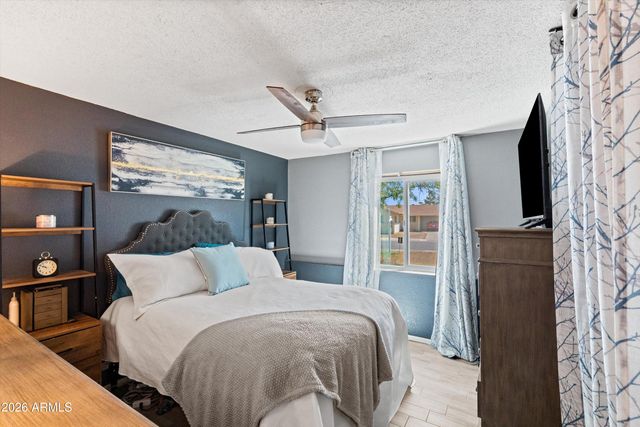 2214 W KEIM Drive, Phoenix, AZ 85015