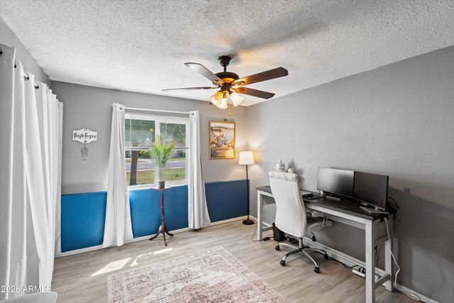 2214 W KEIM Drive, Phoenix, AZ 85015