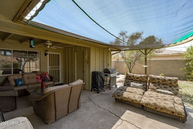 2214 W KEIM Drive, Phoenix, AZ 85015