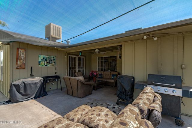 2214 W KEIM Drive, Phoenix, AZ 85015