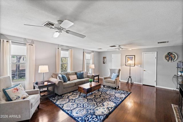 2214 W KEIM Drive, Phoenix, AZ 85015