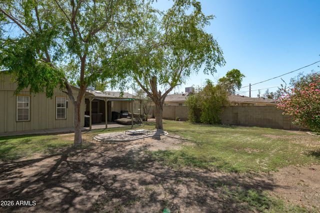 2214 W KEIM Drive, Phoenix, AZ 85015