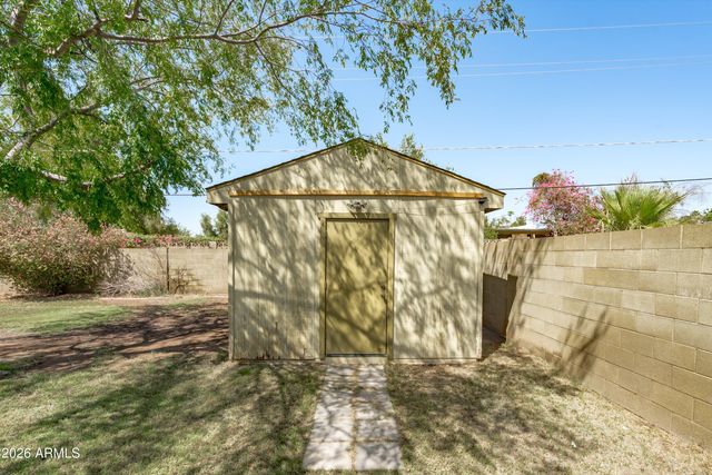 2214 W KEIM Drive, Phoenix, AZ 85015