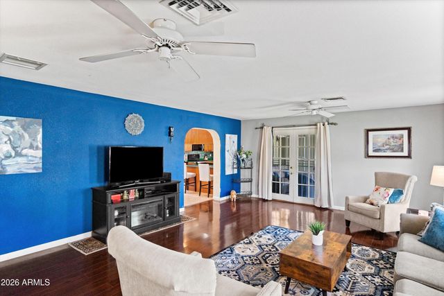 2214 W KEIM Drive, Phoenix, AZ 85015