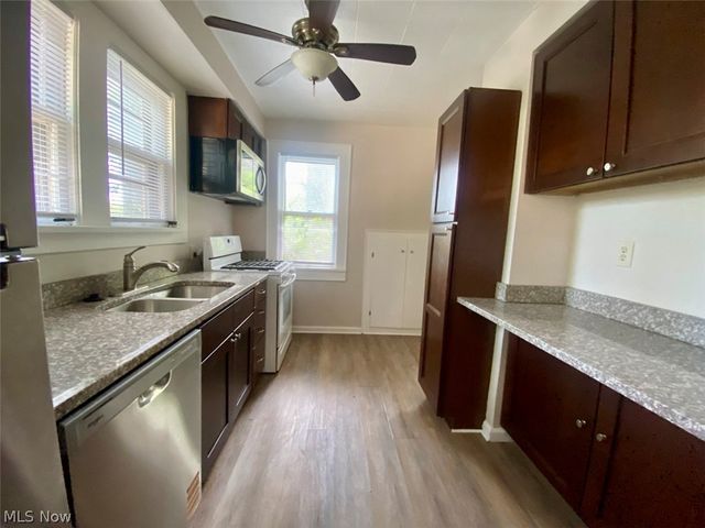 179 Oakdale Avenue, Akron, OH 44302