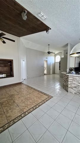 2240 STONEHEDGE LOOP, Kissimmee, FL 34743