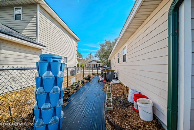 705 OAK ARBOR Circle, Jacksonville, FL 32206