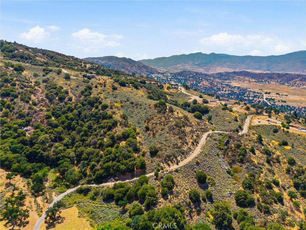 Image 6 of property listing at 25200 Campground, Tehachapi, CA 93561
