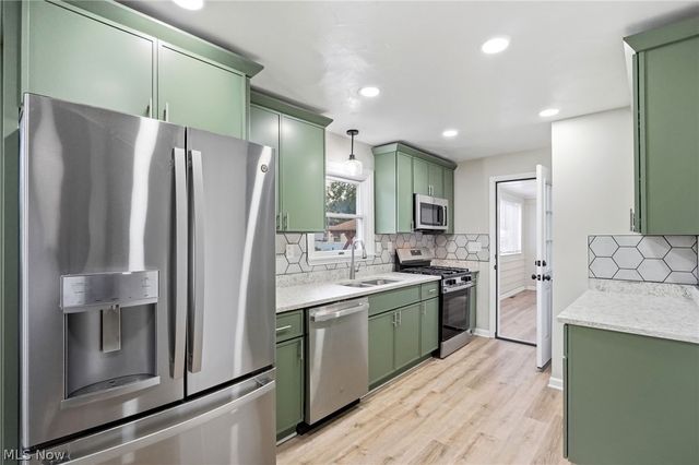 6392 W 130th Street, Brook Park, OH 44142