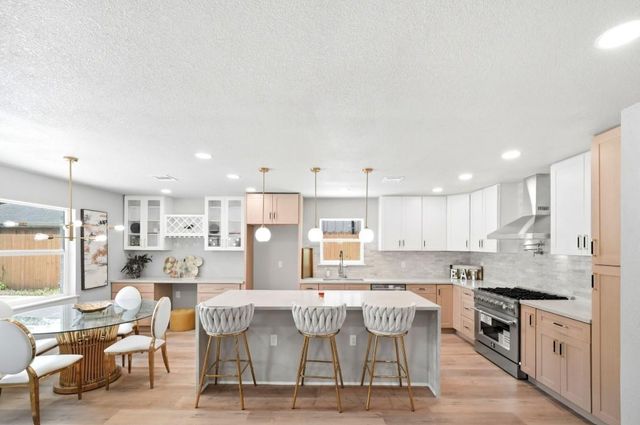 6139 Valkeith Drive, Houston, TX 77096