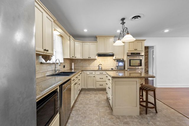2040 Chevy Chase Lane, Beaumont, TX 77706