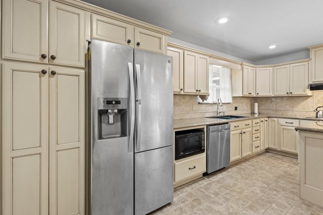 2040 Chevy Chase Lane, Beaumont, TX 77706
