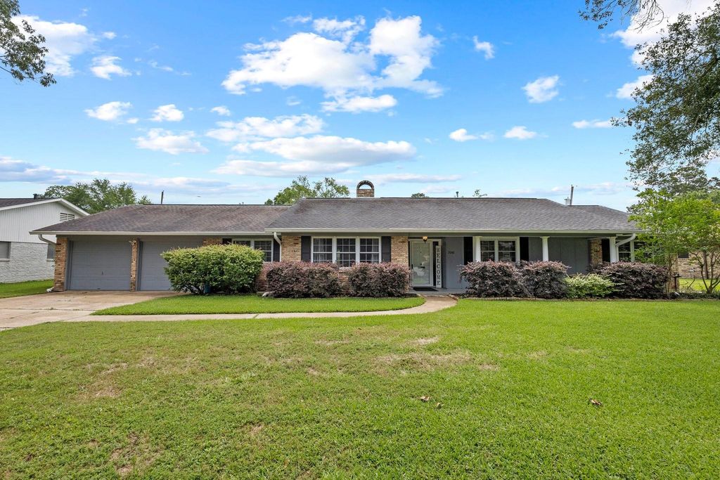 2040 Chevy Chase Lane, Beaumont, TX 77706