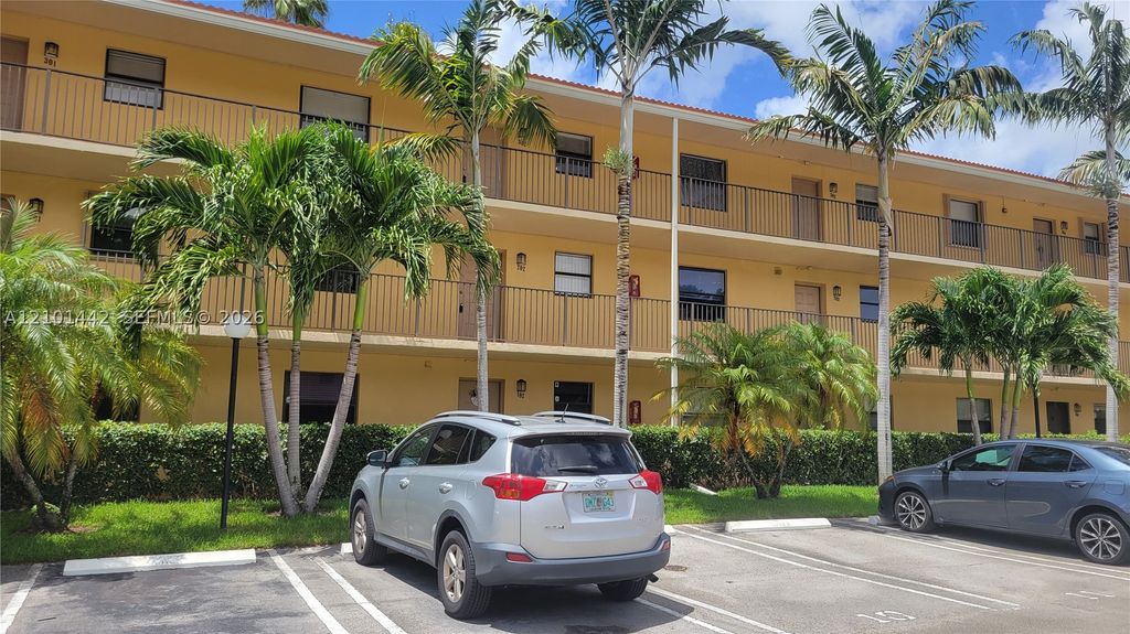 11477 NW 39th Ct 202-1, Coral Springs, FL 33065
