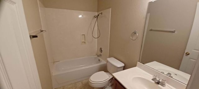 210 Lucky Clover LN, Hutto, TX 78634