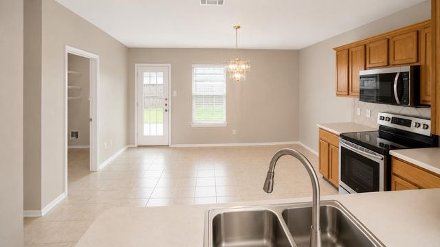 210 Lucky Clover LN, Hutto, TX 78634