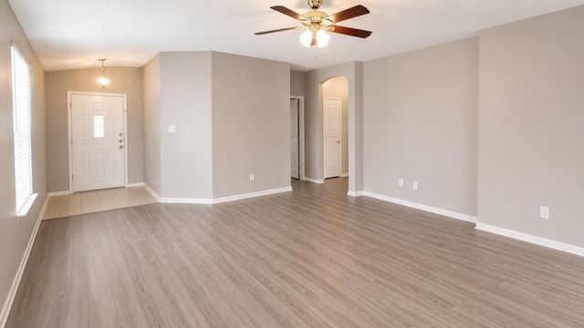210 Lucky Clover LN, Hutto, TX 78634