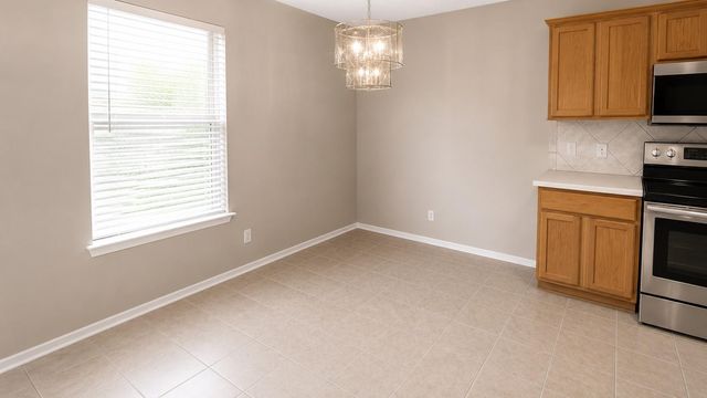 210 Lucky Clover LN, Hutto, TX 78634