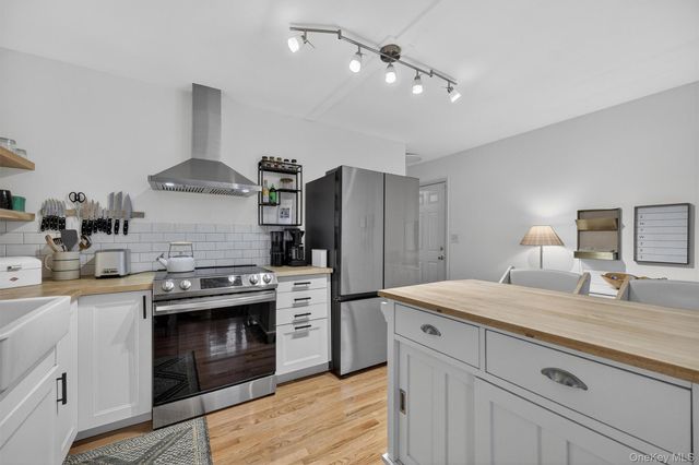 114 Chestnut Drive, New Windsor, NY 12553