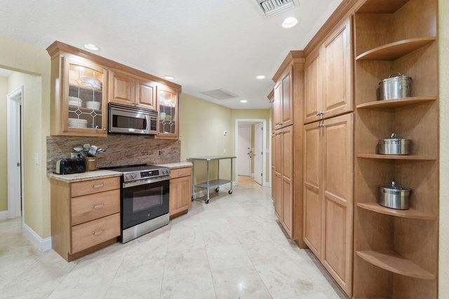 6499 Brandon Street, Palm Beach Gardens, FL 33418