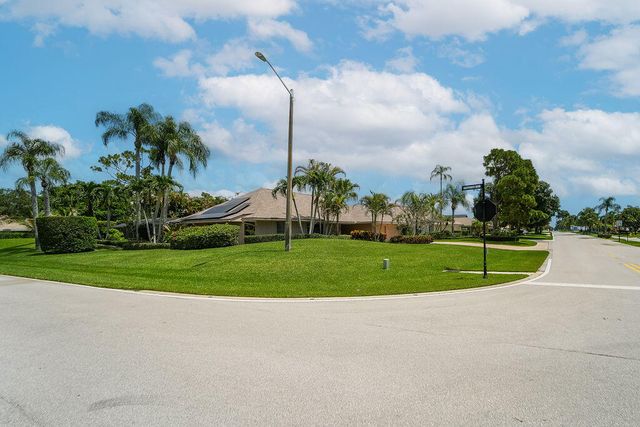 6499 Brandon Street, Palm Beach Gardens, FL 33418