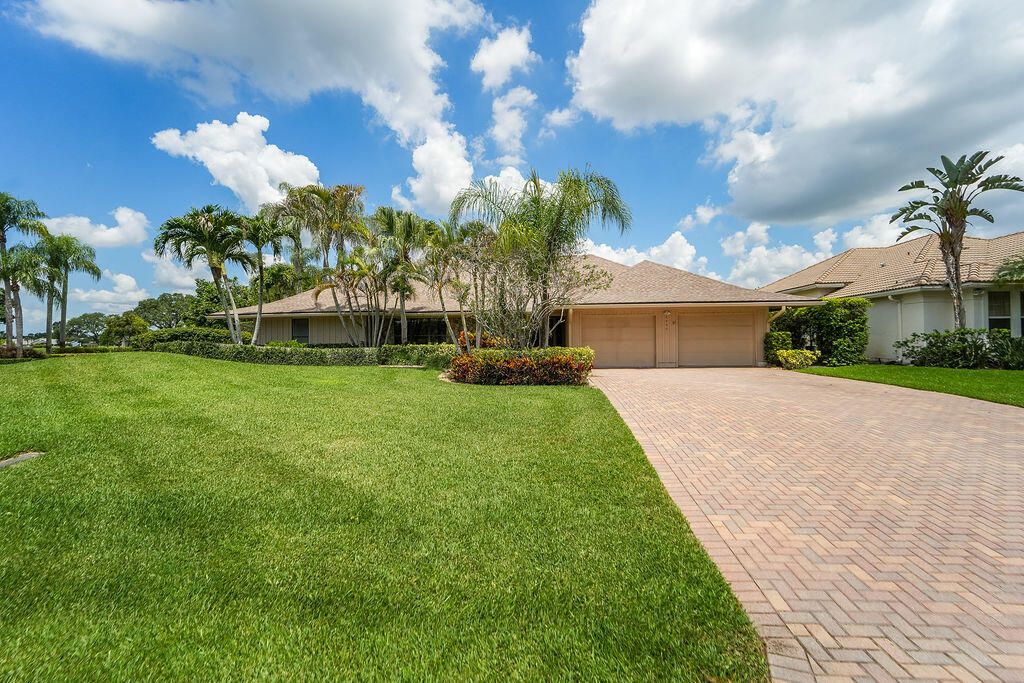 6499 Brandon Street, Palm Beach Gardens, FL 33418