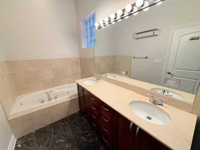 4962 N Milwaukee Avenue 2B, Chicago, IL 60630