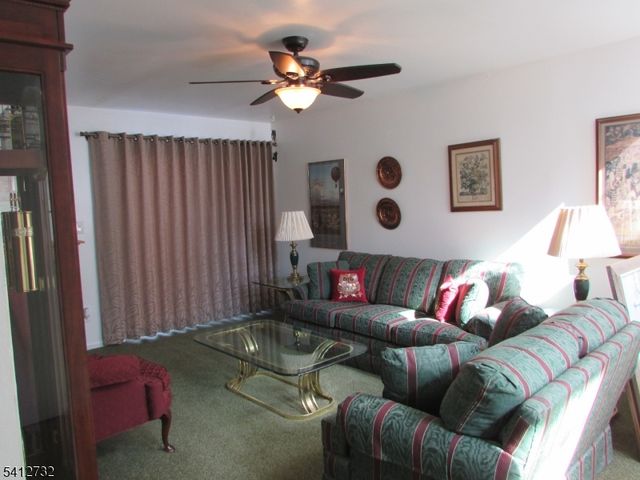 5 Weatherhill Rd, Hamburg Boro, NJ 07419