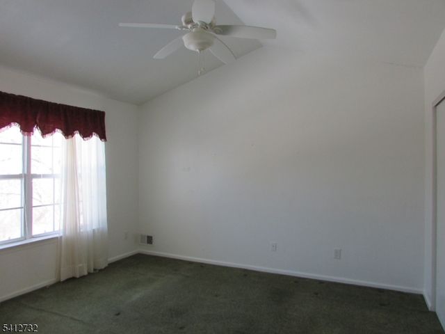 5 Weatherhill Rd, Hamburg Boro, NJ 07419