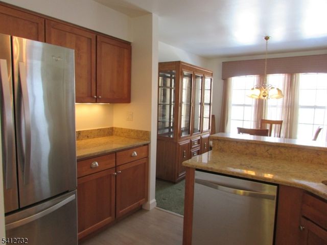 5 Weatherhill Rd, Hamburg Boro, NJ 07419