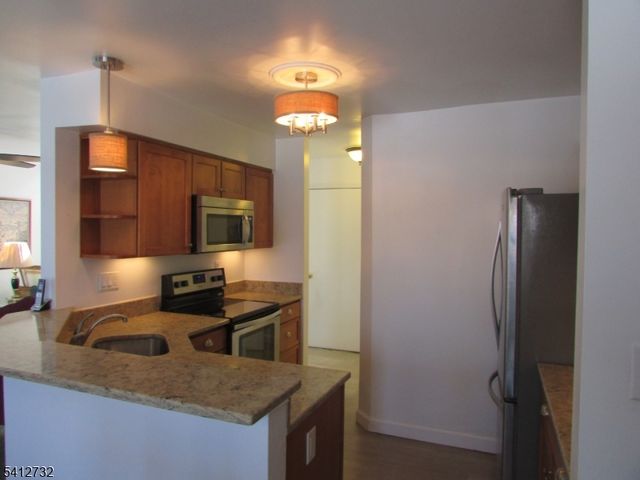 5 Weatherhill Rd, Hamburg Boro, NJ 07419