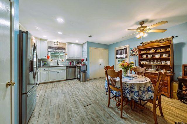 22982 Edgewater Dr, Frankston, TX 75763